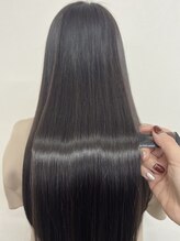 UPTOGLOSSはエイジング（老化）の進行を水素の力で抑え、抜毛や白髪抑制効果がある最高級のトリートメント