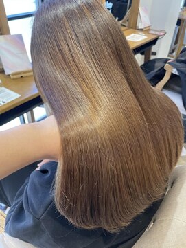 ラビスモア(Lovis moa) ミディアムヘア/暗めカラー/デザインカラー/フェイスフレミング