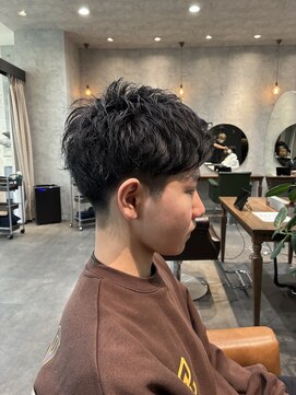 フェリーザ 奏の杜店(FELIZA) パーマ風ツーブロック