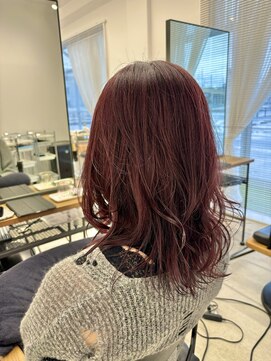 テラス トヨタ(Telasu Toyota) ロングレイヤーカットと深い赤のボルドーカラー◎
