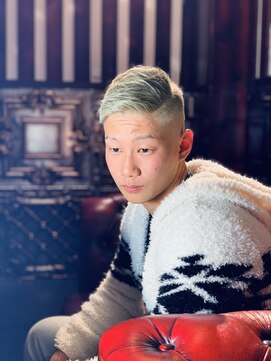 アスイン(asuin) シルバーウルフフェードカット