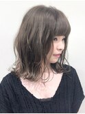 【oomiya 吉田あすか】大人かわいい グレージュ ロブミディ