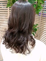 ステアケース 武蔵小杉店(stair:case)&nbsp;2022年人気　コテ巻きパーマ　黒髪　レイヤーカット