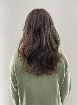 ジンクヘアーセカンド(ZiNK HAIR2nd)の写真/白髪を隠すだけのグレイカラーは卒業！明るめトーンで気になる白髪をナチュラルにカバー◎上品な印象へ◇