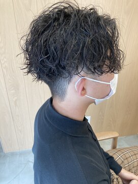 ソウス(SOURCE) 刈り上げマッシュツイストスパイラルパーマ【佐藤和弥】