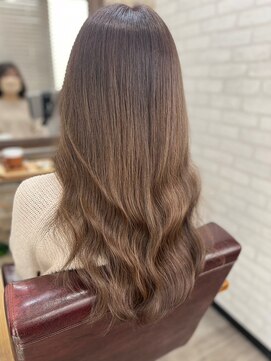 ハサミバイアトリエナガノ 千葉(8sami by atelier nagano) ショートボブ/センターパート/ツヤ髪/グラデーション/イヤリング