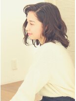 ワースホワイル(WORTH WHILE)&nbsp;大人ガーリーダークアッシュミディアムレイヤーカットブリーチ