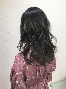 クラシア(Cracia) ゆるウェーブハニーヘア