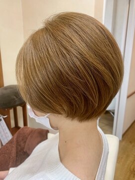 美容室 グラン ブルー ベージュ系カラー　ショートボブ