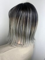 モルニ(MORNI)&nbsp;グラデーションカラー_マロンベージュ Aラインボブ かきあげ