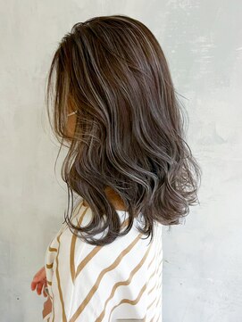 アイティーバイアルバム 下北沢店(IT by ALBUM) ハイライトミディ_アースカラーくびれヘアツートン_ba360862