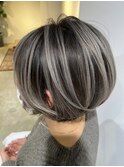 ショートのバレイヤージュスタイル_white grey ash_