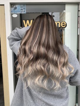 ラビス 浦和(Lovis) 《Miu》ホワイトバレイヤージュ×エクステ