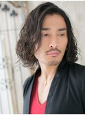大人ワイルドで黒髪ニュアンスパーマミディアムヘアｌ札幌月寒