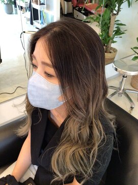 ブリス(BLISS) ハイライト×巻き髪スタイル