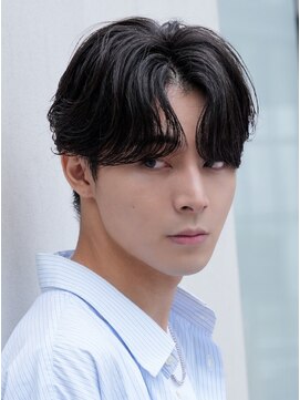 レタッチ バイ フィフス 天神大名(RETOUCH by fifth) 福岡天神緩めメンズニュアンスパーマセンターパートウルフカット