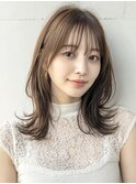 くびれミディアム/外ハネレイヤー透明感カラー