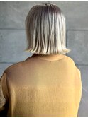 ハイトーン ホワイトシルバー ブリーチ 外ハネボブ 20代 艶髪