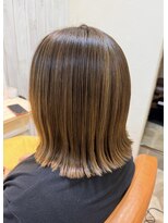 オリ(Oli) 切りっぱなしボブ×ナチュラルオリーブハイライト