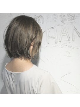 ナナカバイミーツハンド(nana.ca by meetsHAND) オリーブグレージュと軽い質感が透ける切りっぱなしボブ