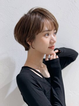 アンド ストーリーズ(&STORIES) 前髪あり耳掛け丸みくびれショートボブ20代30代40代50代(蘭)