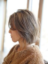 白髪染めはダメージ大？少しでも伸びてきたら気になる？今流行りの新技術！白髪ぼかしハイライトとは？