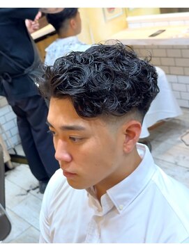 グルーマーズトウキョウ(GROOMER/S TOKYO) ラルフカール　フェード　大人パーマ　メンズパーマ　ビジネス