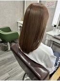 顔まわり軽めのミディアムスタイル