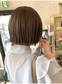 ミニボブ×ベージュカラー