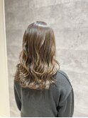 セミロング×ベージュブラウン