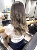 ホワイトグレージュ エアタッチバレイヤージュ ミックス巻き