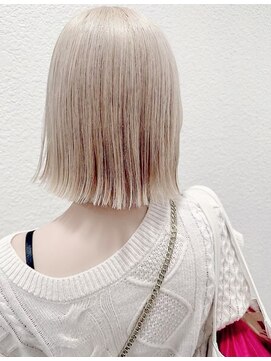 ネオリーブ クタ 町田店(Neolive kuta) ホワイトベージュ×外ハネボブ【町田】　ホワイトグレージュ