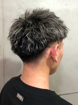 ディスイズバーバー(THIS IS BARBER) スパイキーショート　シルバーアッシュ　ツイストパーマ【札幌】