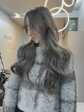 ブロンド(Blonde) 中明度/グレー