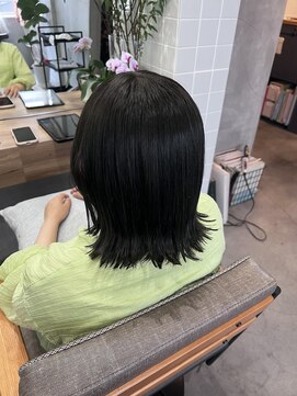 ティティ(TiTi) 20.30.40.50代  柔らかさが生まれる暗髪カラー[TiTi_福田りの]