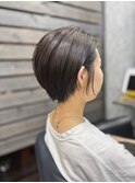 耳かけショート＆暗めグレーアッシュカラー