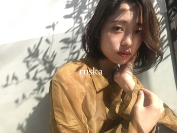 コヨミ バイ ルスカ(coyomi. by ruska)の写真/□髪と本気で向き合う、上質な白髪染めで、“大人の美しさ”を年齢とともに変化する髪に、そっと寄り添う。