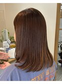 ナチュラルブラウンの内巻きストレート