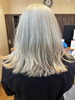 ココロ(HAIR CoCoro relaxation)&nbsp;ホワイトヘアー＆フラットレイヤー