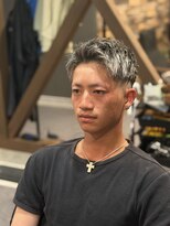 アオヤマ(AOYAMA) 2ブロック スキンフェード ホワイトメッシュ アップバング