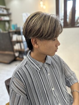 ウォルク(WOLK) センターパート/ハイトーンカラー/ハイライト多め