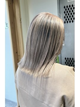 リフル 八王子(RIFULL) ハイライト レイヤー ショートヘア ボブ くびれレイヤー