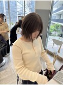 グレージュ × オリーブ