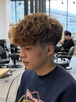 ダブルカラースパイラルパーマツイストパーマフェード短髪