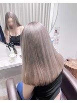 アン(Hair make un)&nbsp;シルバーグレージュ