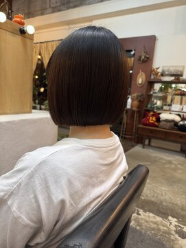 チャプター 問屋町(chapter) 赤味なし透明感ケアカラーラベンダーグレージュ切りっぱなしボブ