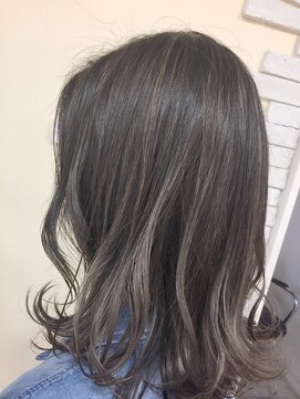 クレア(CREA) 外国人風メッシュ　モノトーンアッシュ