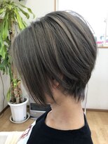 エミュウ(Emue)&nbsp;大人女性に人気ショート×ハイライト