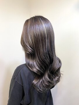 リリー シンジュク(Lilly) 【Lilly新宿】#ハイライト#３D＃バレイヤージュ