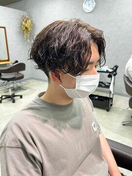 リット×ベリエ(Lit.×belier) ツイストスパイラルパーマセンターパートツーブロック刈り上げ